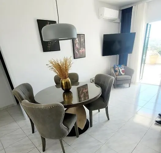 Pj's Apartment, Paphos, Cyprus דירה